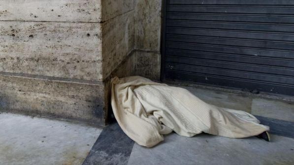 Una X nera scavata sulla carne degli uomini Una X nera scavata sulla carne degli uomini