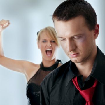 Non è violenza di genere, è che la denunciano così Non è violenza di genere, è che la denunciano così