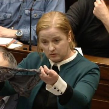 Il tanga di pizzo e lo Stato di Diritto Il tanga di pizzo e lo Stato di Diritto