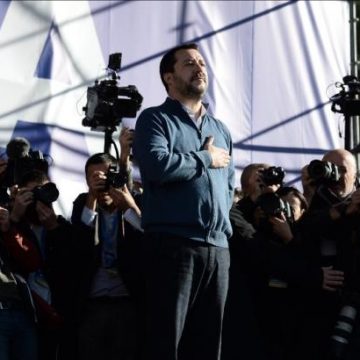 In verità vi dico: uno di voi mi tradirà. Non per 30, ma per 400 denari