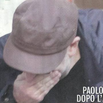 In piedi e sull’attenti. Pagate rispetto: QUESTO è un Uomo In piedi e sull’attenti. Pagate rispetto: QUESTO è un Uomo