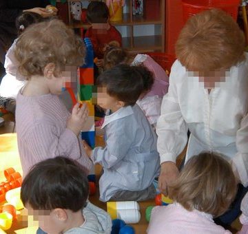 Autorizzata a maltrattare minori Autorizzata a maltrattare minori