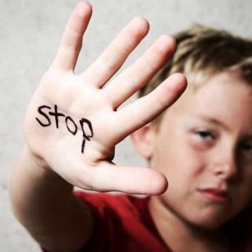 Donne e violenza sui minori: la verità scomoda