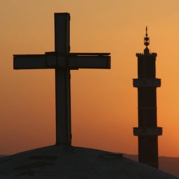 Con i “devoti della Pasqua” il regime scopre le carte