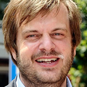 La coop sei tu. Ma soprattutto i tuoi soldi. A meno che tu non sia gay