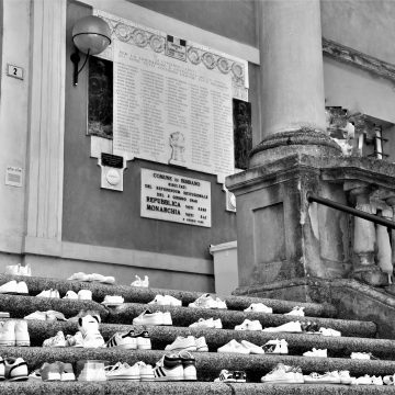 A Bibbiano due silenzi: di protesta e di omertà A Bibbiano due silenzi: di protesta e di omertà