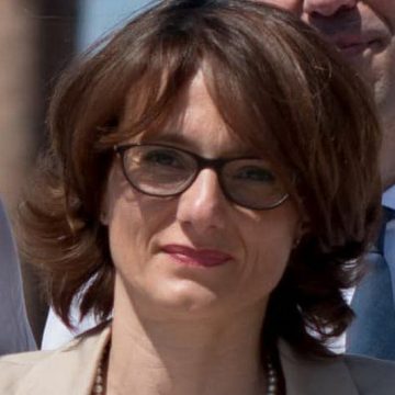 Il ministro Bonetti fa l’elemosina ai padri Il ministro Bonetti fa l’elemosina ai padri