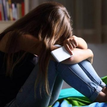 Suicidio tra i giovani: un’epidemia con radici profonde