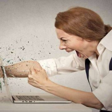 Femministe campionesse di violenza e bullismo sui social Femministe campionesse di violenza e bullismo sui social